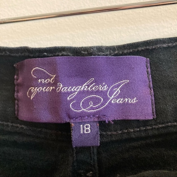 NYDJ Sz 18 High Rise Straight Leg With Blingy Studs On Back Pockets Jeans - Picture 3 of 9